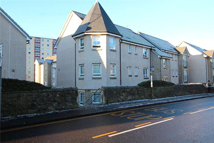 3 Bedroom Flat To Rent In Pilmuir Place, Dunfermline, Fife, KY12
