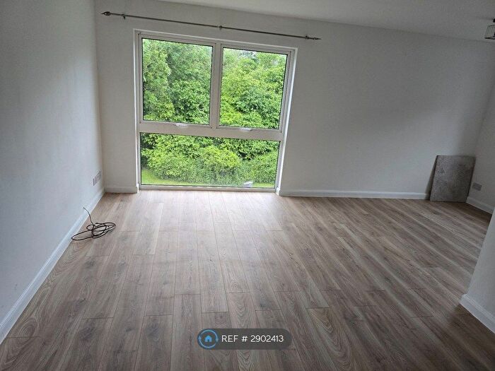 2 Bedroom Flat To Rent In Southcote Manor, Reading, RG30