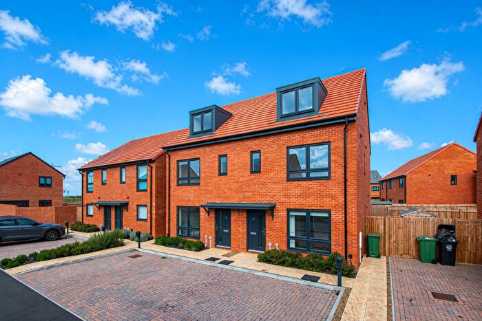 4 Bedroom Semi Detached House To Rent In Month Rent Free -Union View, Dartford, DA2