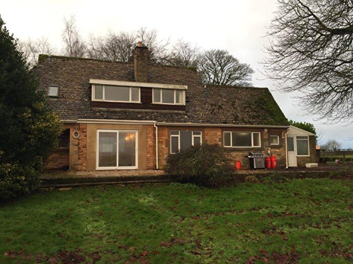 3 Bedroom Detached House To Rent In Eyford Hill, GL54