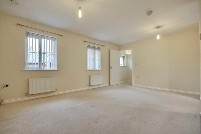 2 Bedroom Flat For Sale In Mouliere Court, Denmead, PO7