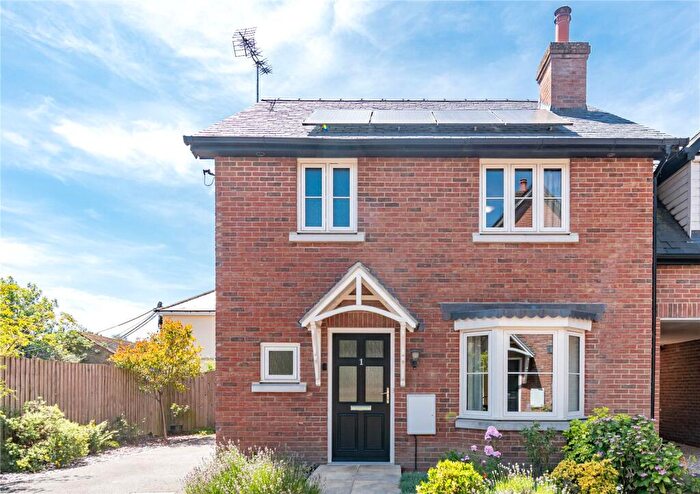 3 Bedroom Detached House For Sale In St. Francis Close, Pewsey, Wiltshire, SN9