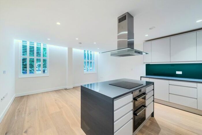 2 Bedroom Flat To Rent In Chiswick High Road, London, W4