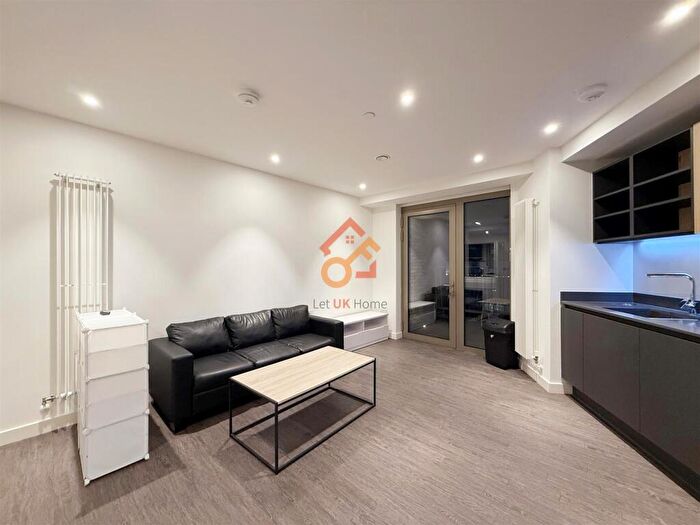 2 Bedroom Flat For Sale In Western Gateway, London, E16