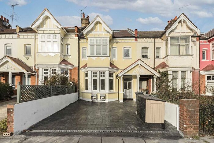 2 Bedroom Flat To Rent In Grantham Road, Chiswick, W4