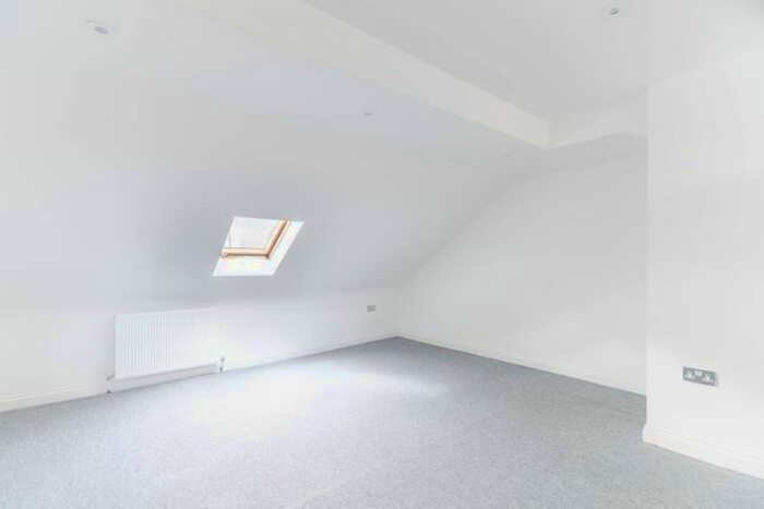 2 Bedroom Flat To Rent In Mitcham Road, Tooting, London, SW17