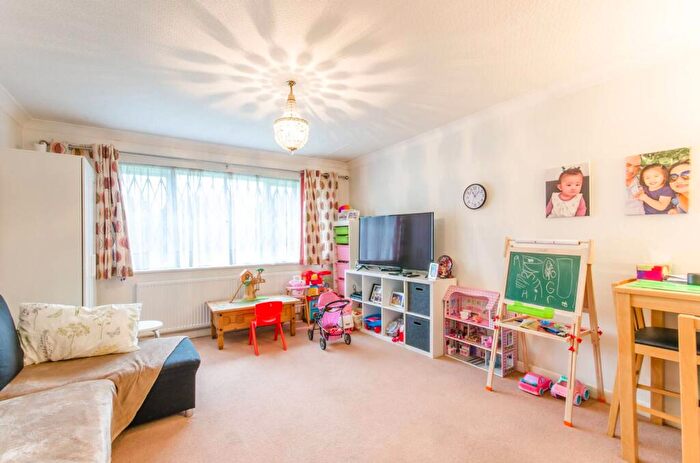 1 Bedroom Flat To Rent In Hendon Lane, Finchley, London, N3