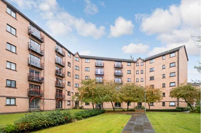 3 Bedroom Flat To Rent In Riverview Place, City Centre, Glasgow, G5