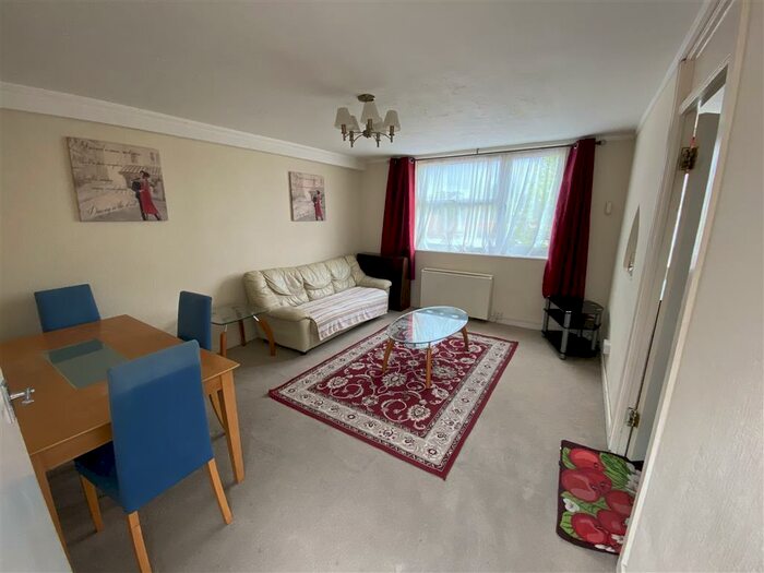 2 Bedroom Duplex To Rent In Marlowes, Hemel Hempstead, HP1