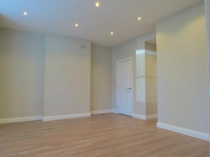 Studio To Rent In The Gardens, East Dulwich, London, SE22