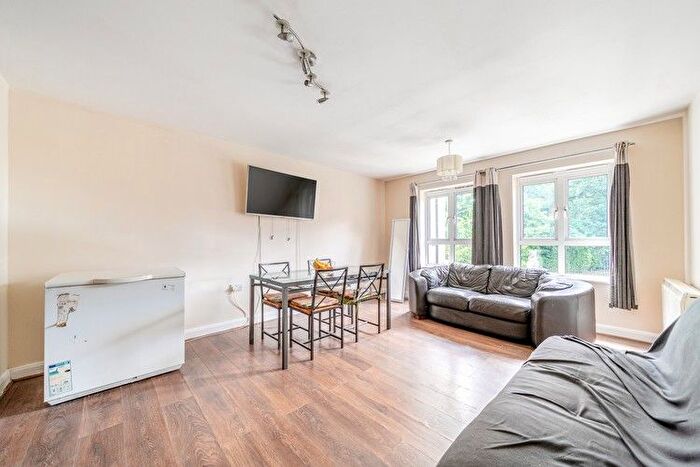 2 Bedroom Flat For Sale In Oak House, Woking, Berkshire, GU22