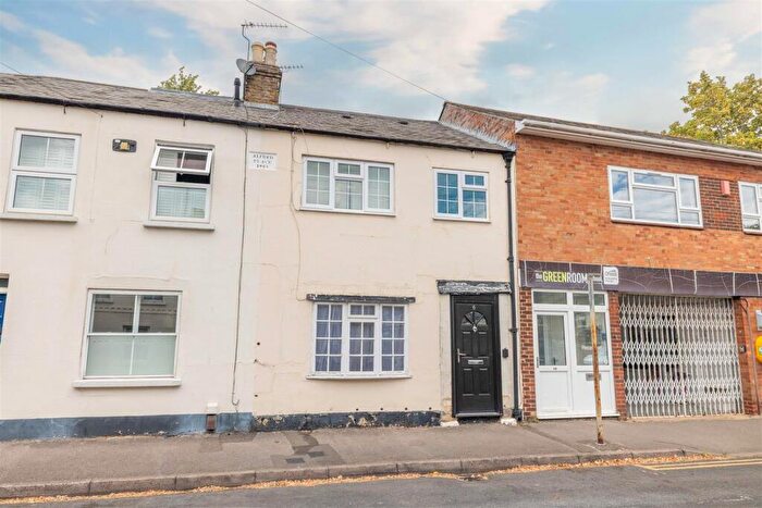3 Bedroom End Of Terrace House For Sale In Albert Street, Windsor, SL4