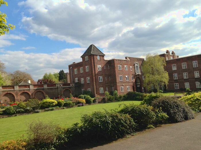 2 Bedroom Flat To Rent In St Andrews Square, Surbiton, London, KT6