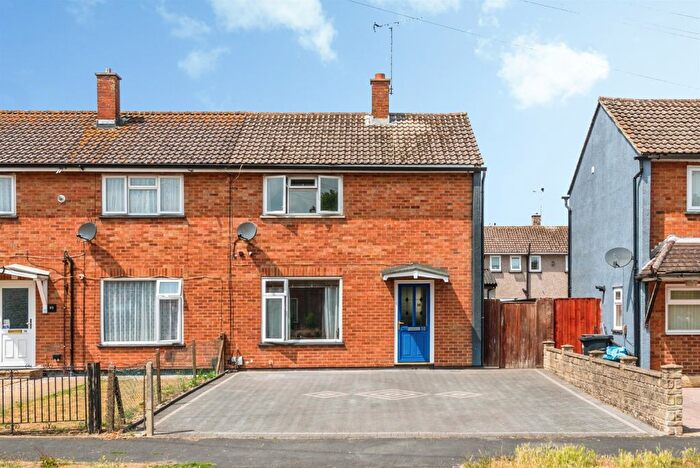 2 Bedroom End Terrace House For Sale In Kingswood Avenue, Swindon, SN3