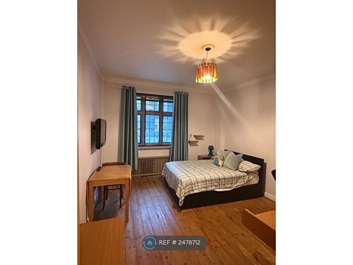 Studio To Rent In Clare Court, London, WC1H