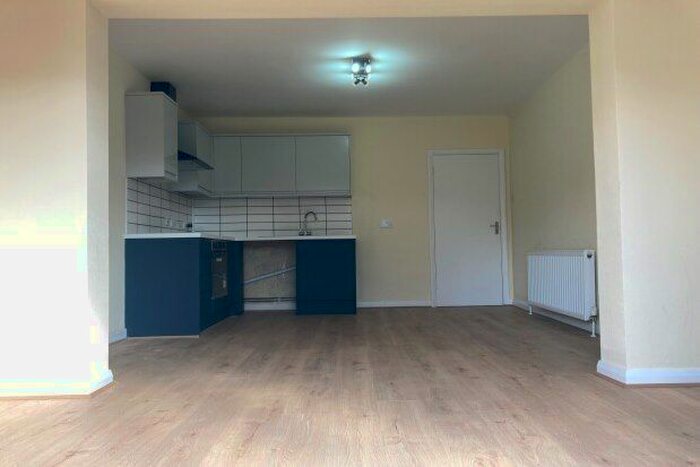 2 Bedroom Bungalow To Rent In Main Road, Hockley, SS5