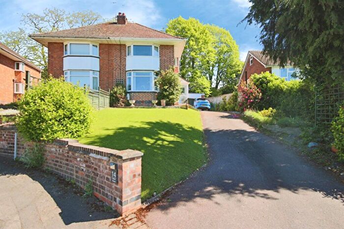 3 Bedroom Semi-Detached House For Sale In Station Avenue, Warwick, CV34