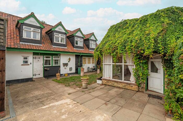 2 Bedroom House For Sale In Whiffins Orchard, Coopersale Common, CM16