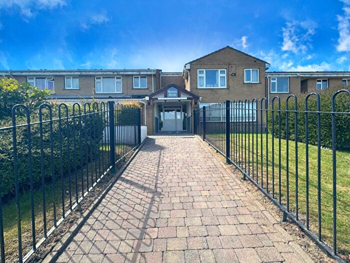 2 Bedroom Flat To Rent In Weavers Brook, Halifax, HX2