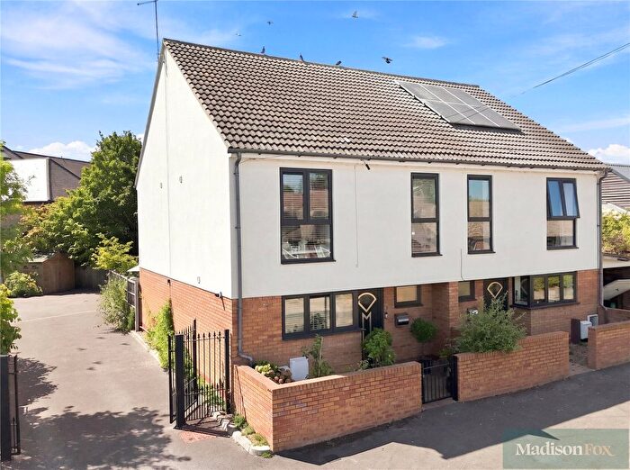 4 Bedroom Semi Detached House For Sale In The Close, Ware, Hertfordshire, SG12