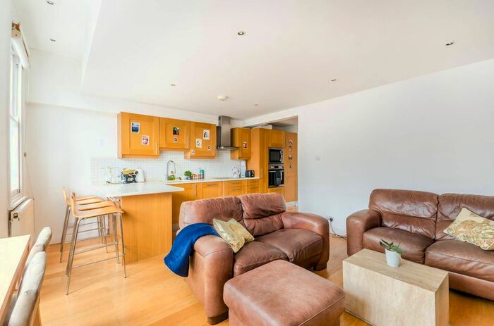 2 Bedroom Flat To Rent In Killyon Road, Clapham North, London, SW8