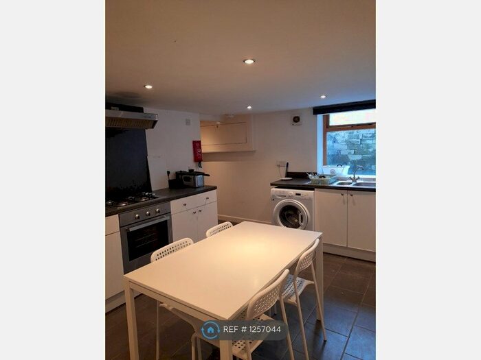 3 Bedroom Terraced House To Rent In School Street, Huddersfield HD5