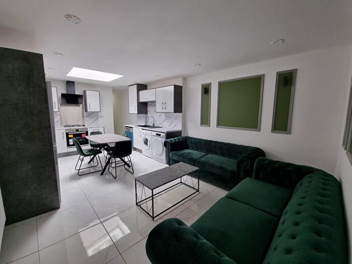 6 Bedroom Terraced House To Rent In Katie Road, Birmingham, B29