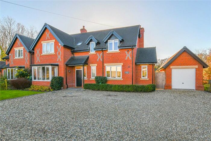 4 Bedroom Detached House To Rent In New Road, Sindlesham, Wokingham, Berkshire, RG41