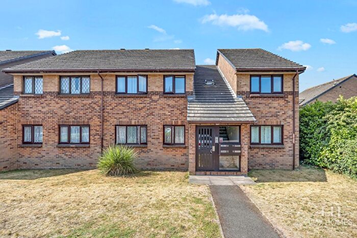 1 Bedroom Flat For Sale In Berry Close, Hornchurch, RM12