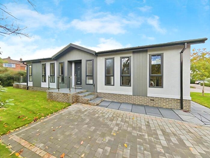 2 Bedroom Park Home For Sale In Benham Lane, Riseley, Reading, RG7