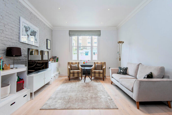 3 Bedroom Apartment To Rent In Gloucester Avenue, London, NW1