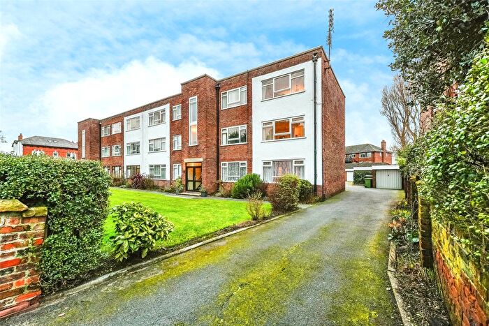 2 Bedroom Flat For Sale In Blundellsands Road East, Liverpool, Merseyside, L23