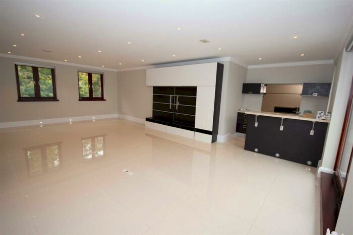 3 Bedroom Penthouse To Rent In Chasewood Park, Sudbury Hill, HA1