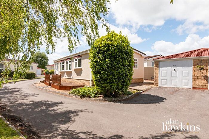 2 Bedroom Park Home For Sale In Lillybrook Estate, Lyneham, SN15