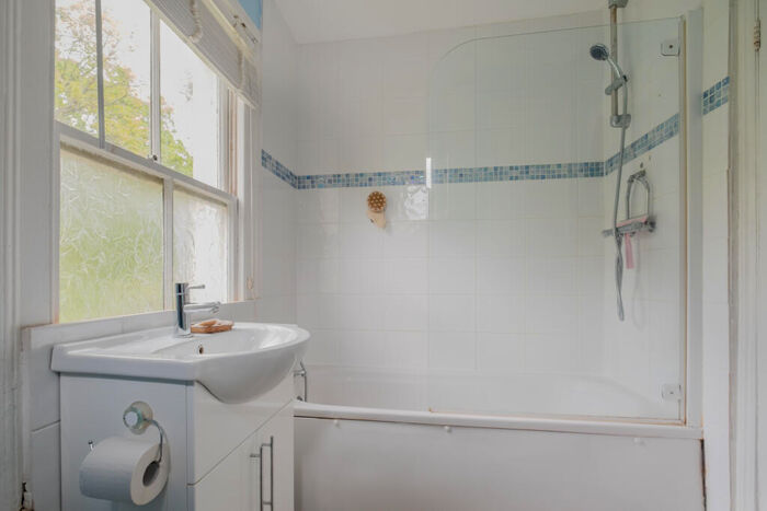 1 Bedroom Flat For Sale In Balham Park Road, London, SW12