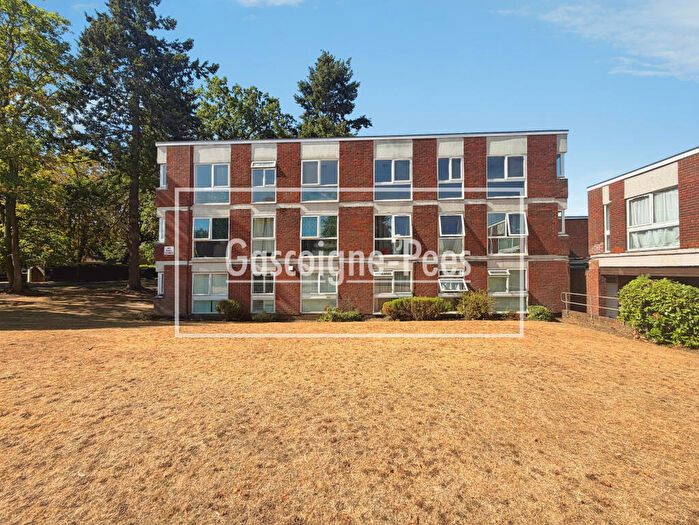 2 Bedroom Flat To Rent In Brantwood Gardens, West Byfleet, KT14
