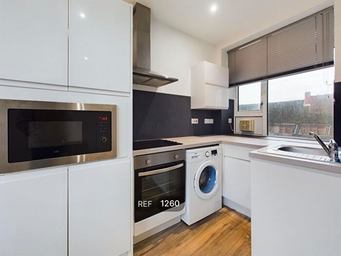 2 Bedroom Flat To Rent In Centre Court, Paragon Street, HU1