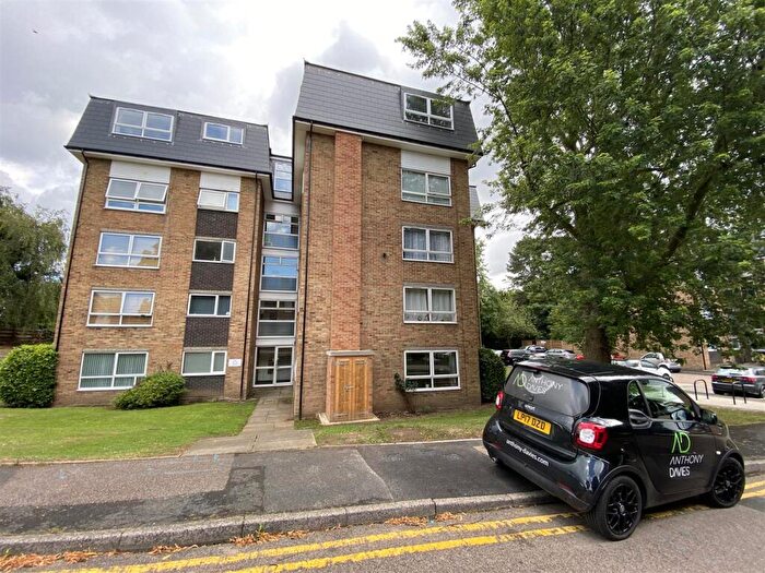 1 Bedroom Apartment To Rent In Lampits, Hoddesdon, EN11