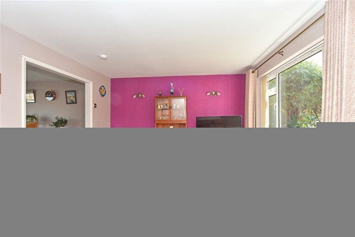 3 Bedroom Semi-detached House For Sale In Forest Drive, Walderslade, Chatham, Kent, ME5