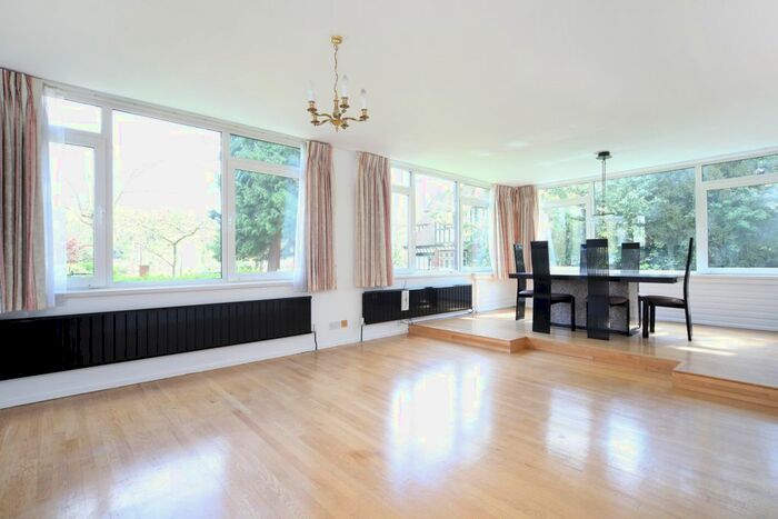 2 Bedroom Flat To Rent In Woodhurst South, Ray Mead Road, Maidenhead, SL6