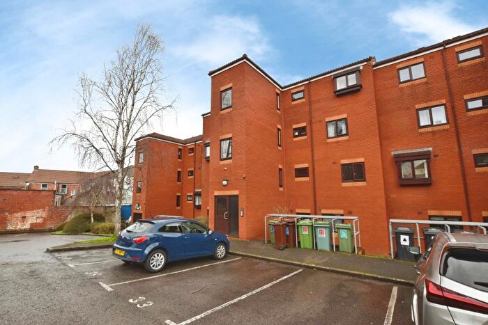 1 Bedroom Apartment To Rent In Barrington Court - Totterdown, BS4