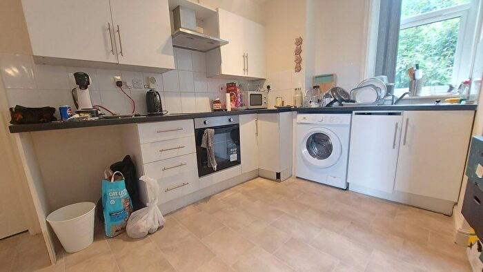 1 Bedroom Flat To Rent In Smith Lane, Bradford, BD9