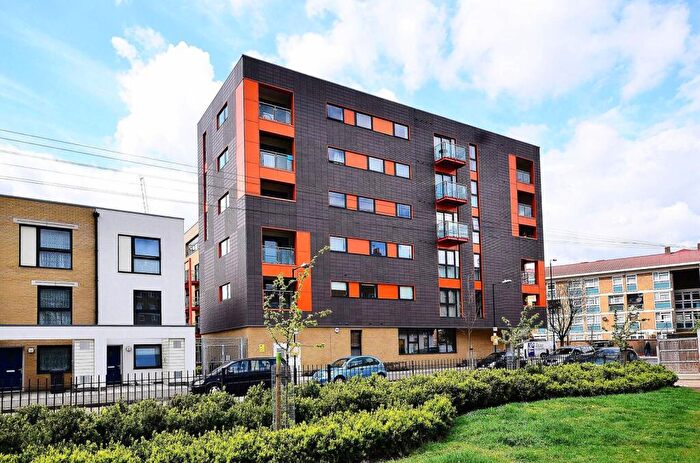 2 Bedroom Flat For Sale In Park View Court, Bow, London, E3