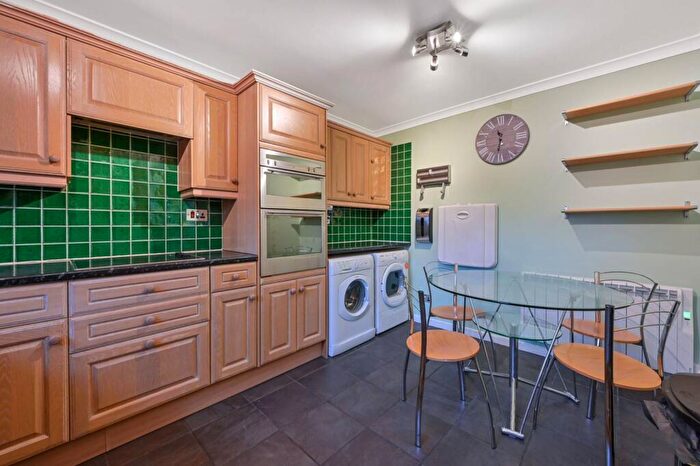 2 Bedroom Flat To Rent In Epsom Road, Merrow, Guildford, GU1