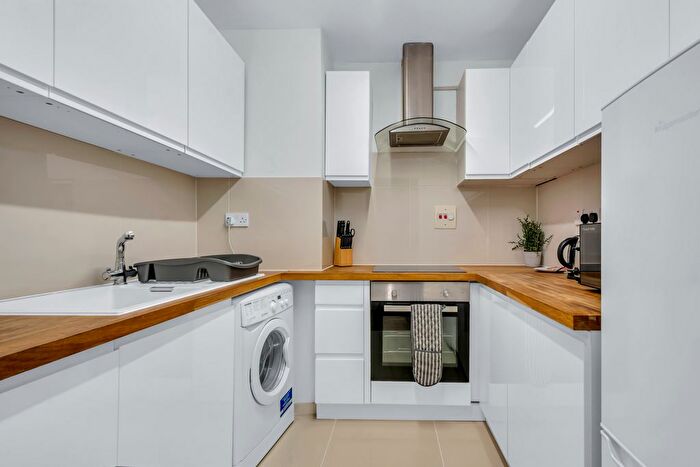 1 Bedroom Flat To Rent In Upper Thames Street, London, EC4V
