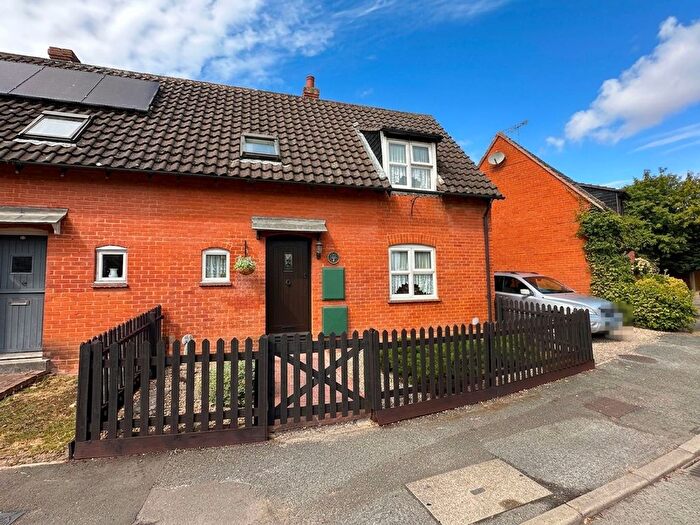 2 Bedroom Semi-Detached House For Sale In Saling Green., Noak Bridge, SS15