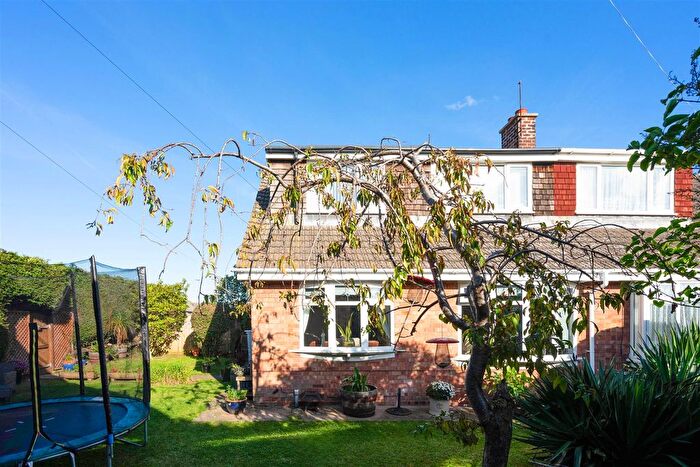 5 Bedroom Semi-Detached Bungalow For Sale In Seymour Road, Keyingham, HU12