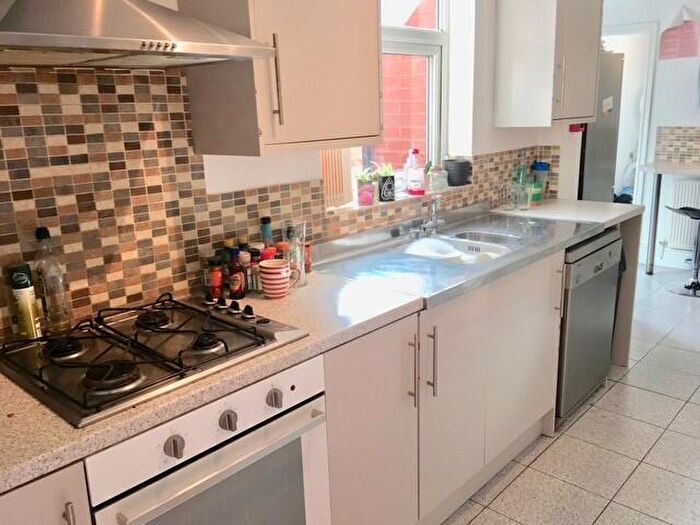 6 Bedroom House To Rent In Gristhorpe Road, Selly Oak, West Midlands, B29