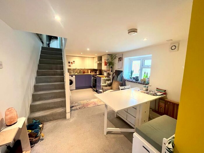 1 Bedroom Flat To Rent In Trafalgar Road, Portslade, Brighton, BN41