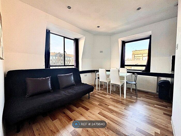2 Bedroom Flat To Rent In Mile End Road, London, E3